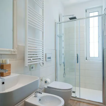 Hotell Incanto Di Luna Sirmione